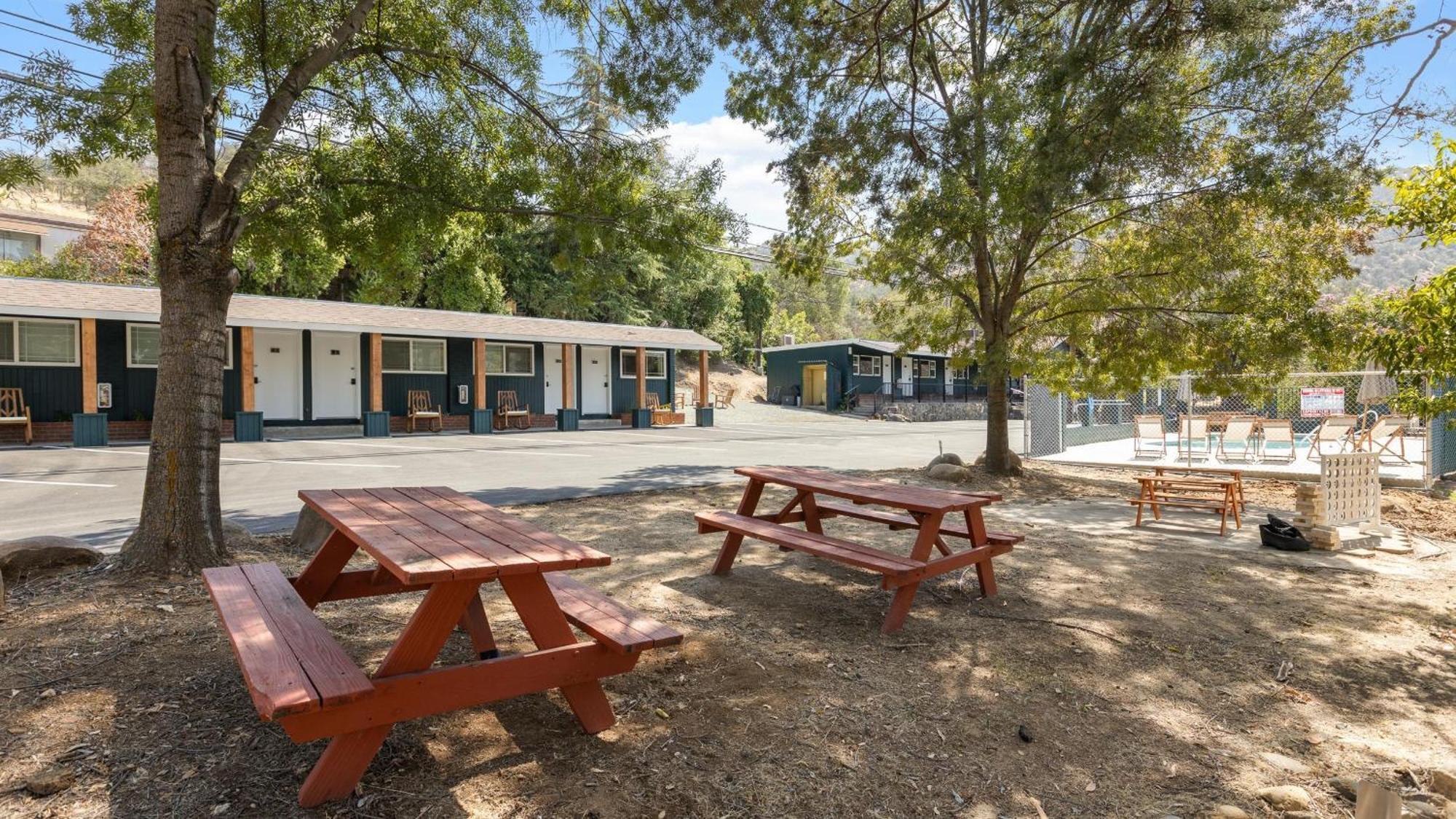 The Charlotte Sequoia Motel R2 Три Ривърс Екстериор снимка